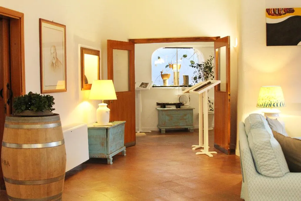 Lobby, Luci Di La Muntagna, Olbia