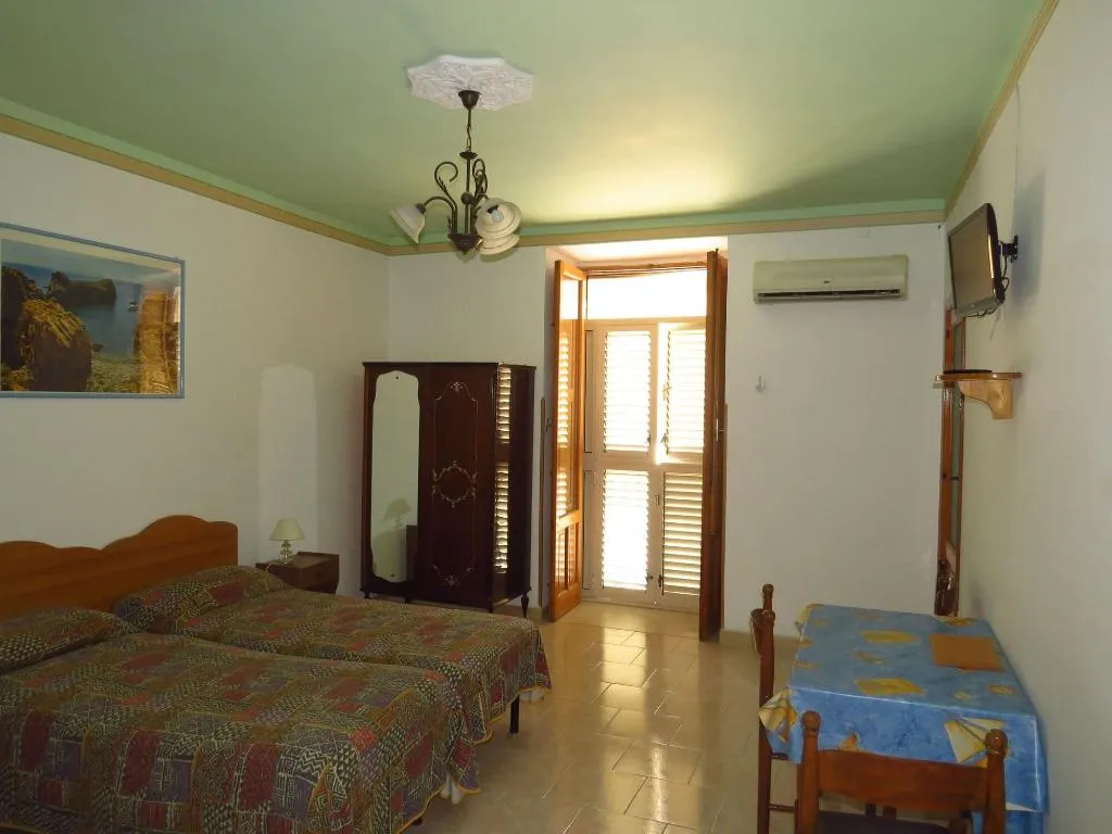 Room, Casa Vittorio, Catania