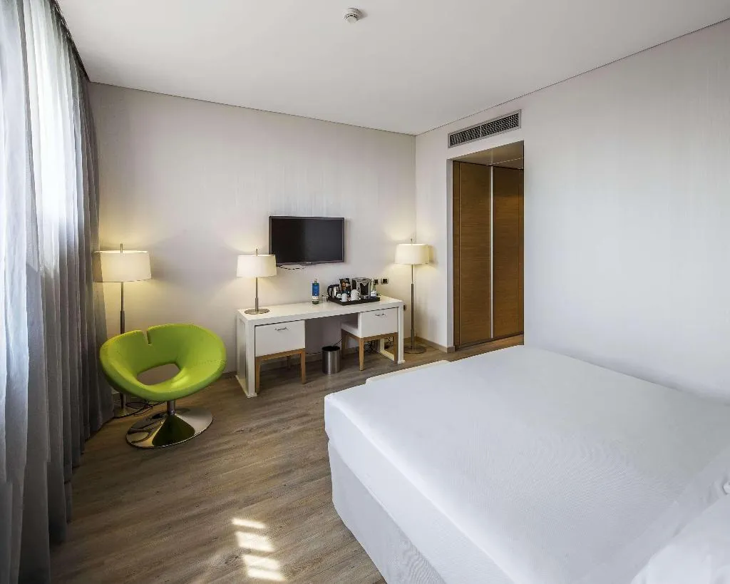 Room, NH Milano Fiera, Milan