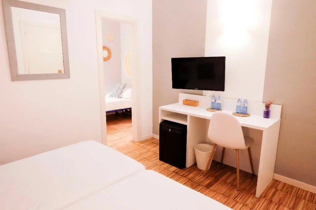 Room, Subur, Costa Brava