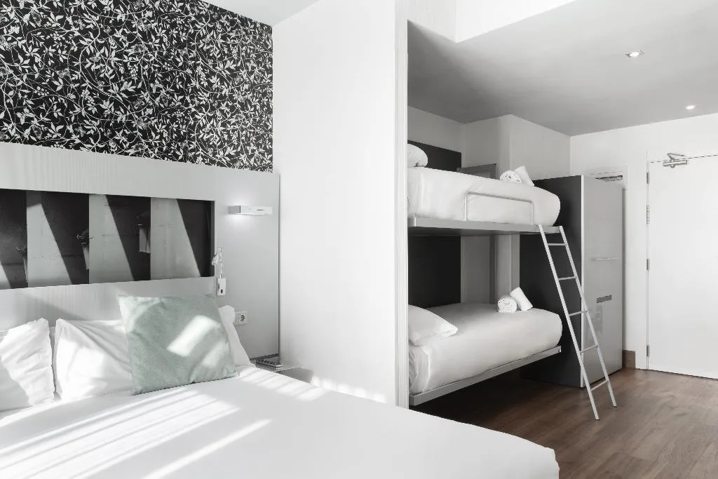 QUADRUPLE STANDARD Room, Petit Palace Plaza Mayor, Madrid