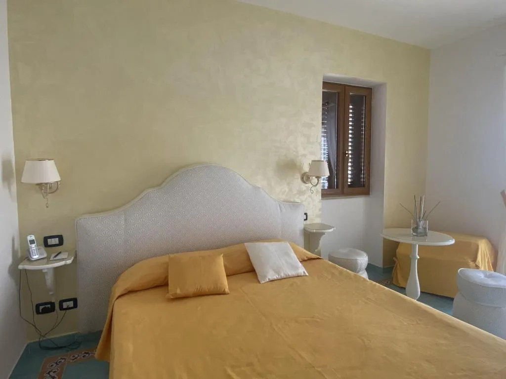 Room, Palazzo Talamo, Naples