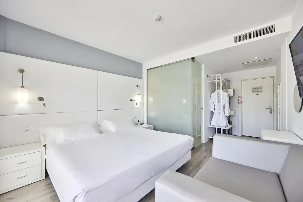 DOUBLE DELUXE POOL VIEW Room, Astoria Playa, Majorca