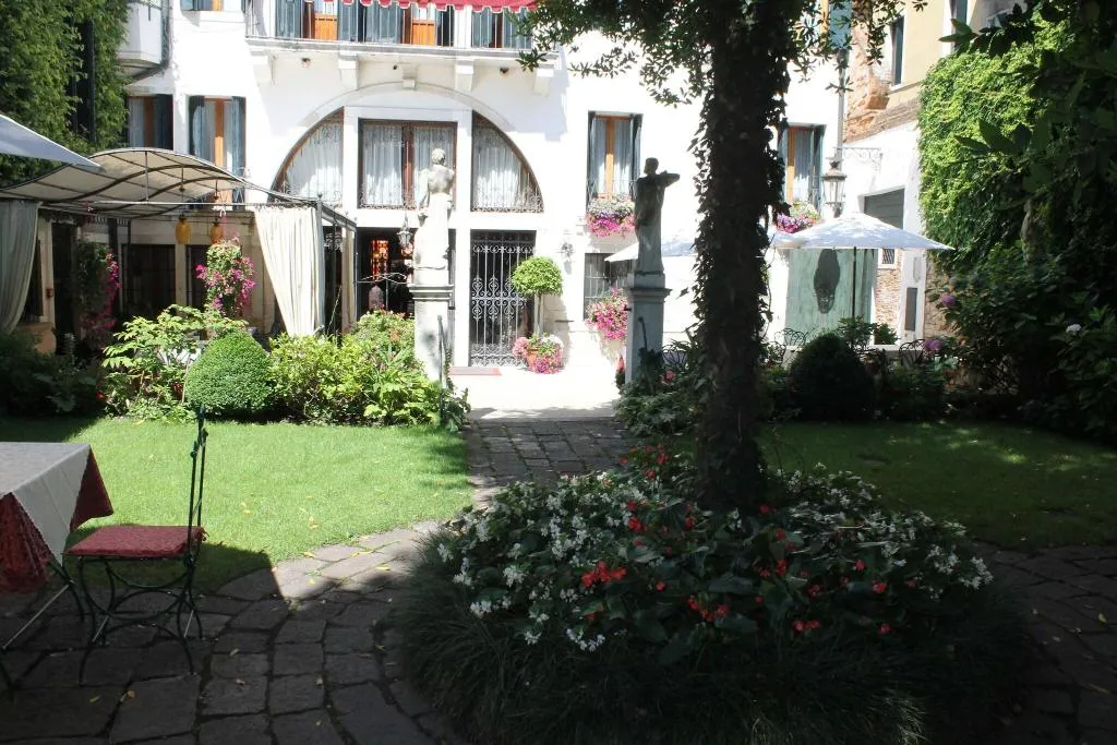 Terrace, Palazzo Abadessa, Venice