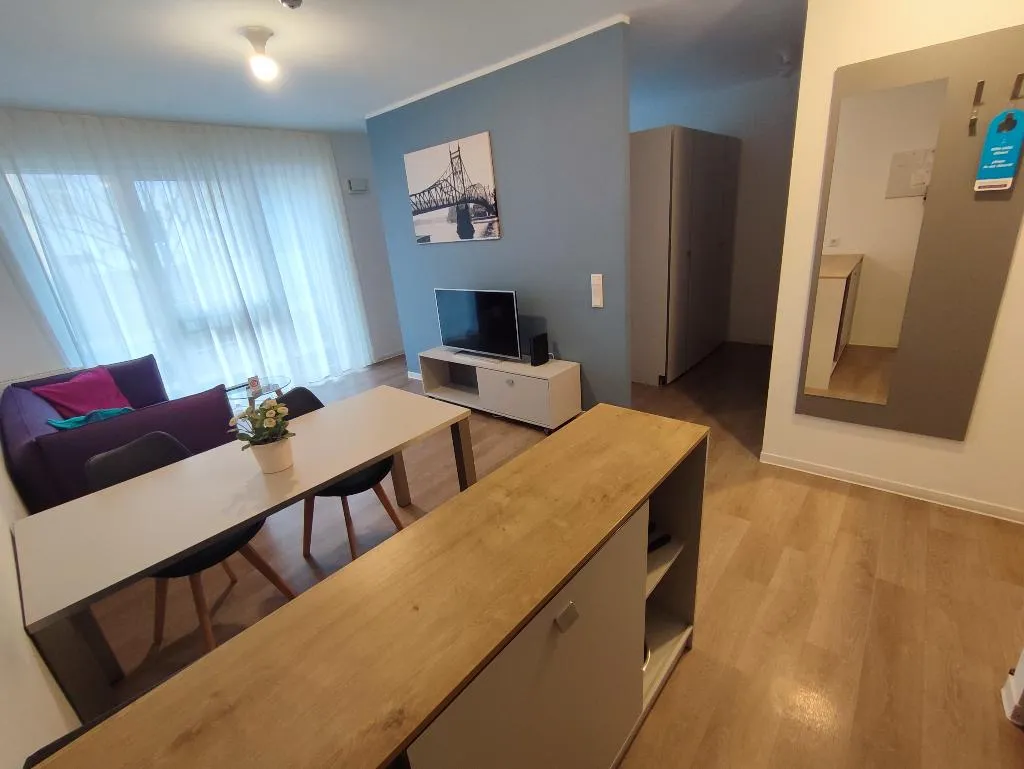 APARTMENT BUSINESS QUEEN BED Room, Spreepolis Boardinghaus, Berlin
