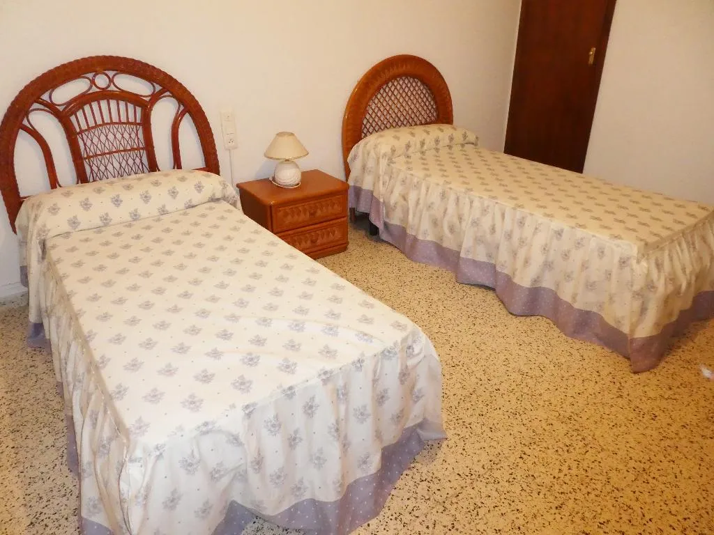 APARTMENT CAPACITY 8 THREE BEDROOMS Room, Apartamentos Gandía Primera Línea de Playa 3000, Valencia