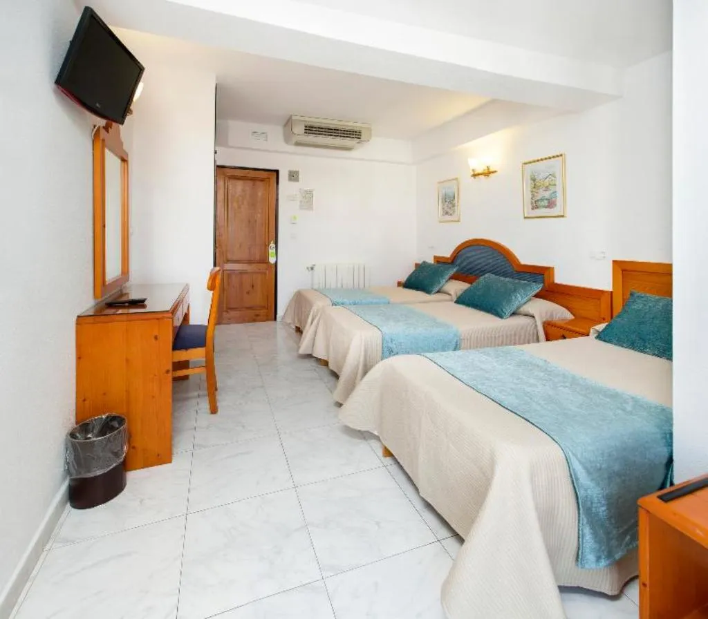 TRIPLE STANDARD Room, Hostal Mari, Ibiza