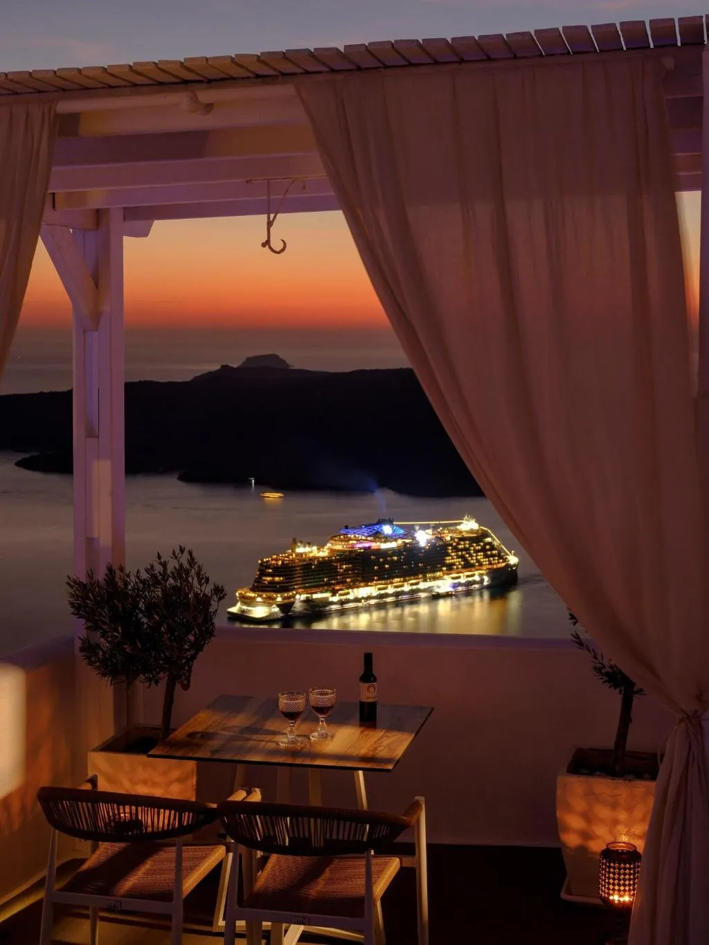 Room, Kamares Apartments, Santorini