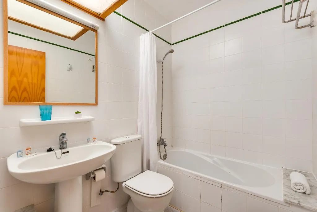 APARTMENT CAPACITY 4 ONE BEDROOM Room, Casas Menorquinas, Menorca