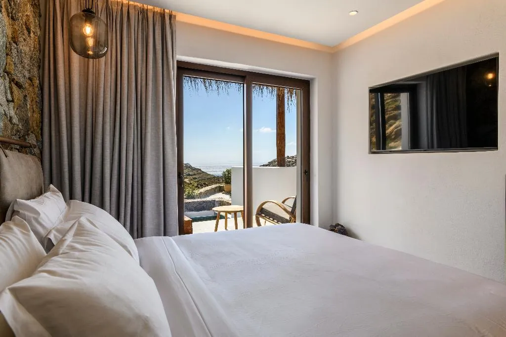 SUITE DELUXE SEA VIEW Room, Charisma Hotel And Wellness Suites, Mykonos