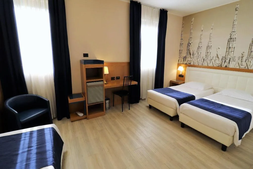 TRIPLE SUPERIOR Room, Hotel Domenichino, Milan