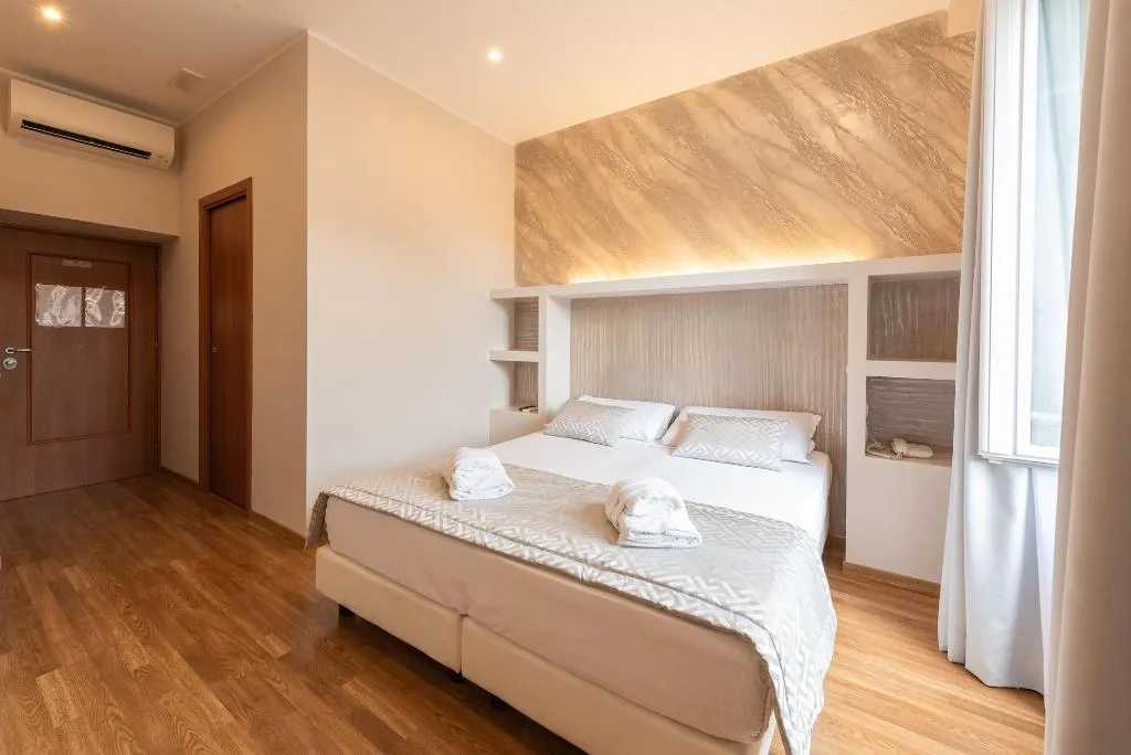 Room, Top Floor Colosseo, Naples