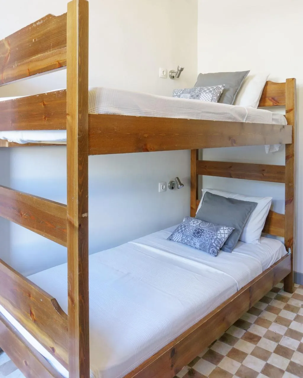 Room, Dioskouros, Athens