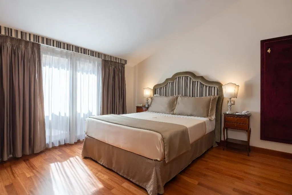DOUBLE SUPERIOR Room, Forum, Rome