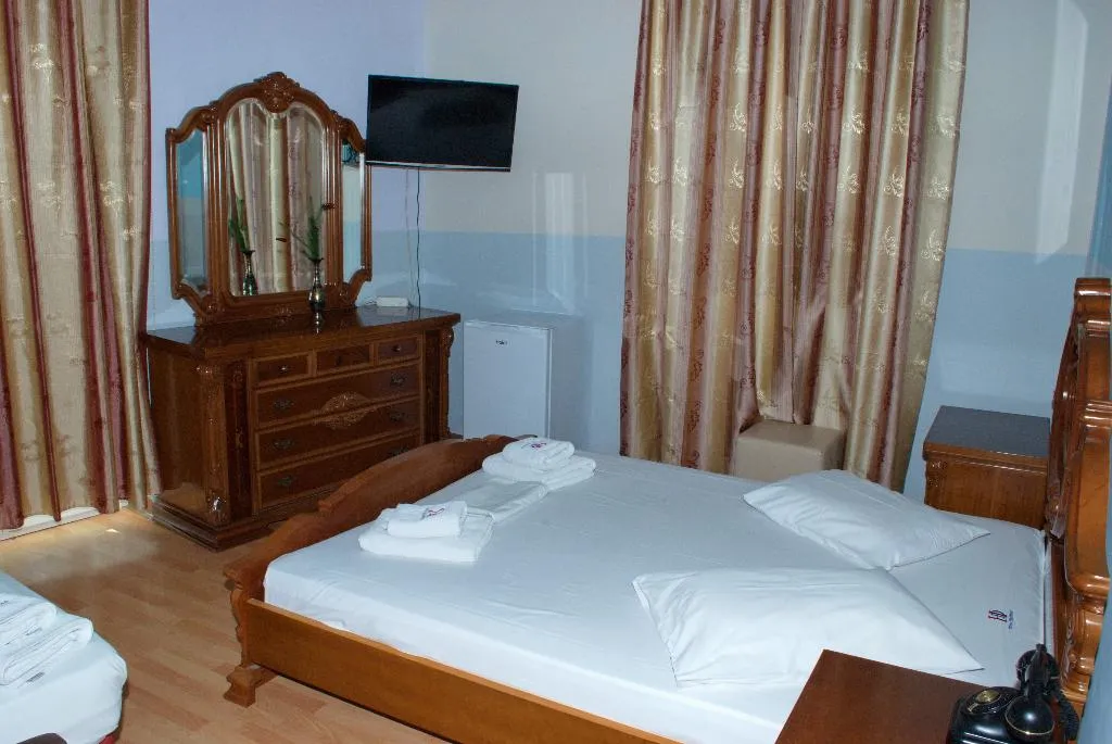 TRIPLE CLASSIC Room, Diethness, Athens