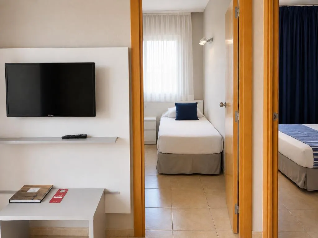 APARTMENT TWO BEDROOMS Room, SunClub Salou, Costa Dorada