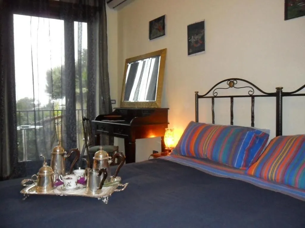 Room, Villa Patrizia Bb, Naples