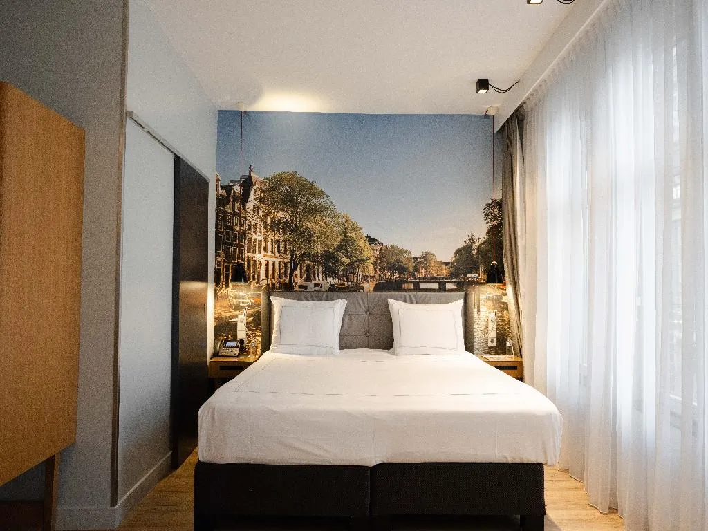 JUNIOR SUITE WITH BALCONY Room, Swissotel Amsterdam, Amsterdam