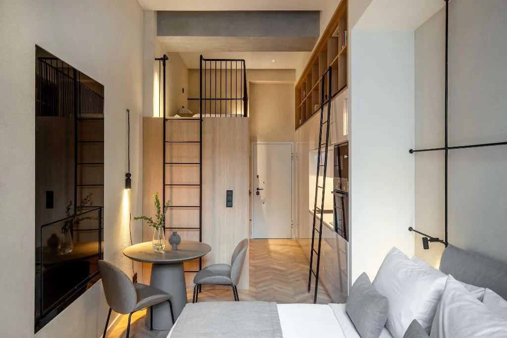 Room, Newel Psychiko, Athens