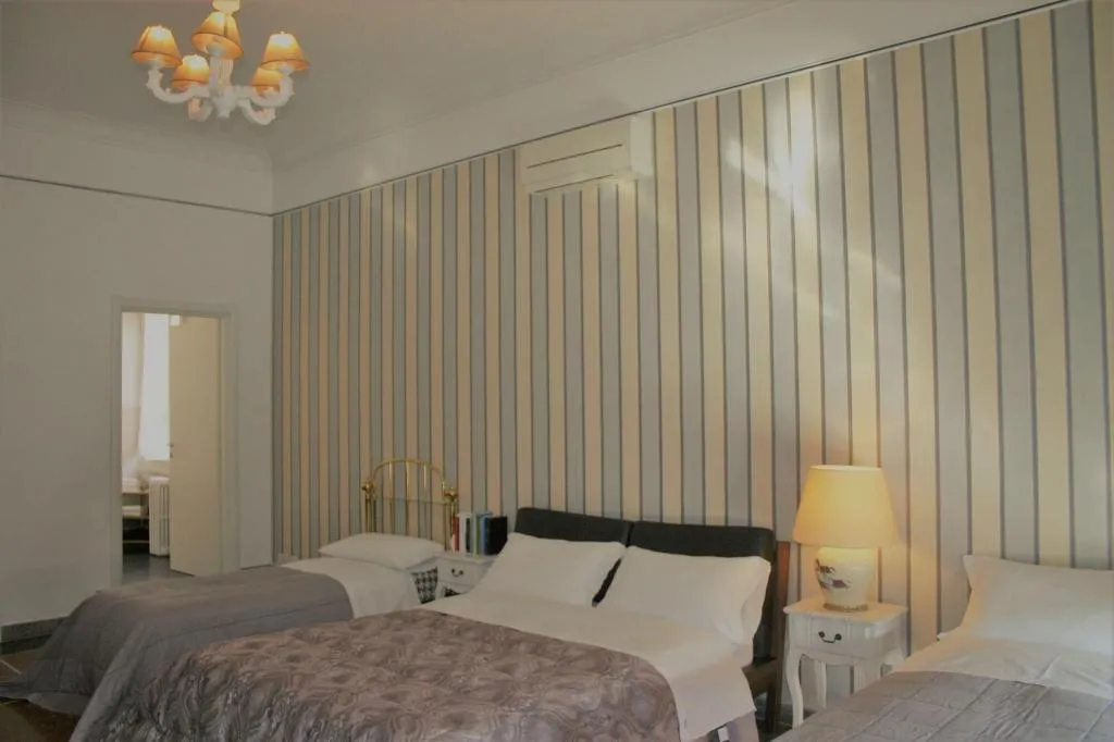 Room, B&B Bonne Nuit Rome, Naples