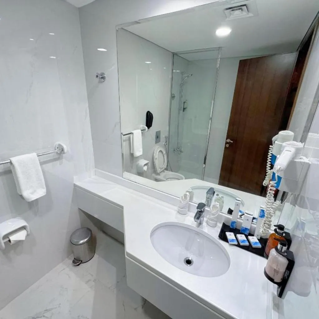 SUITE THREE BEDROOMS Room, Sunday Mega Hotel Sheikh Zayed Road Near DIFC, Dubai