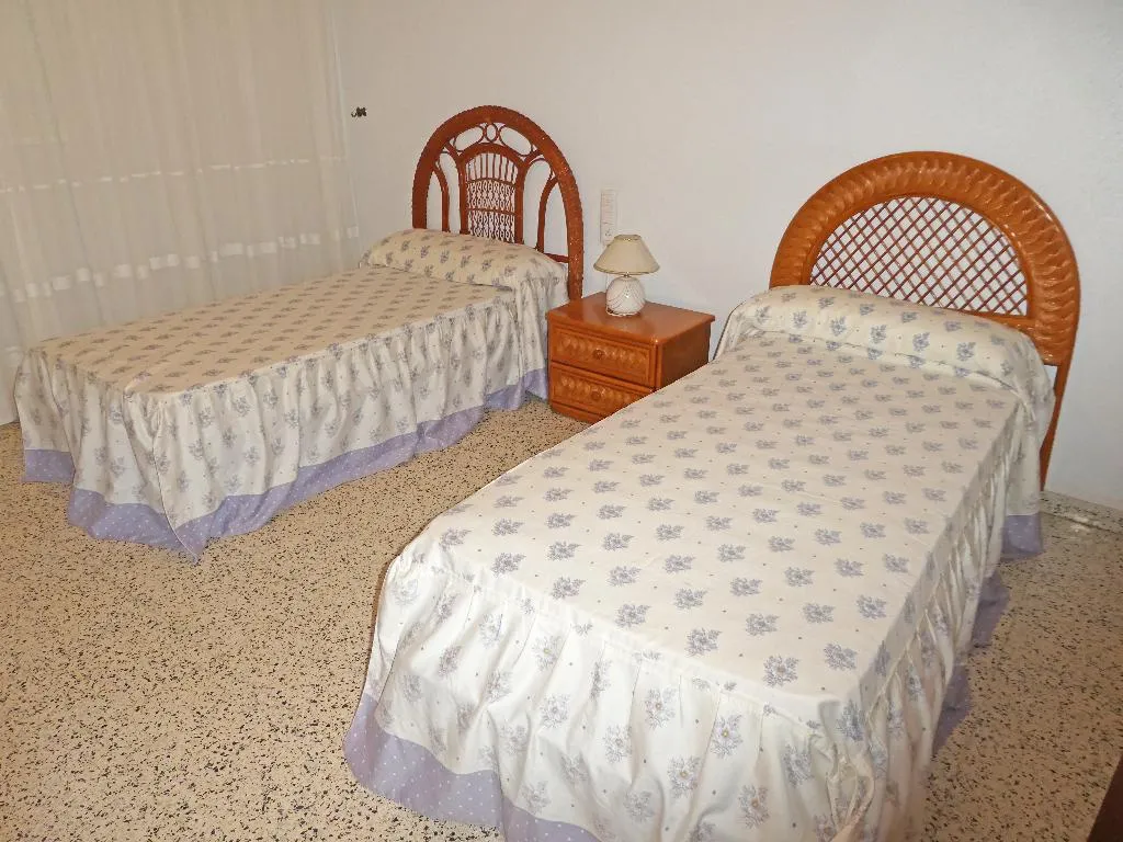 APARTMENT CAPACITY 8 THREE BEDROOMS Room, Apartamentos Gandía Primera Línea de Playa 3000, Valencia
