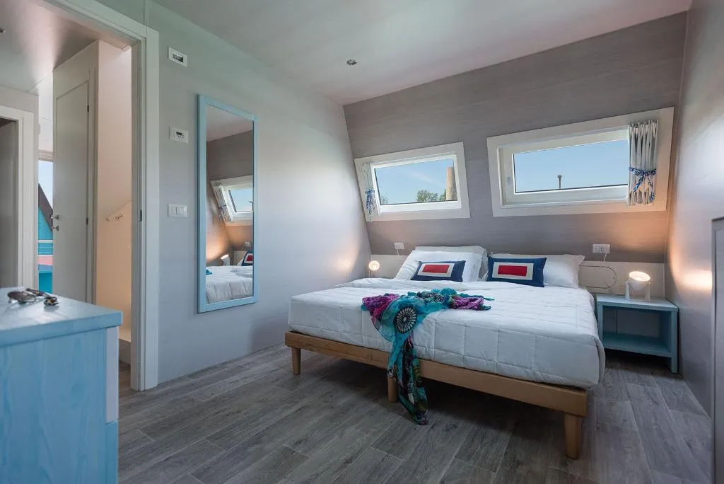 BUNGALOW TWO BEDROOMS Room, House Boat Resort Marina Resort Azzurra, Venice