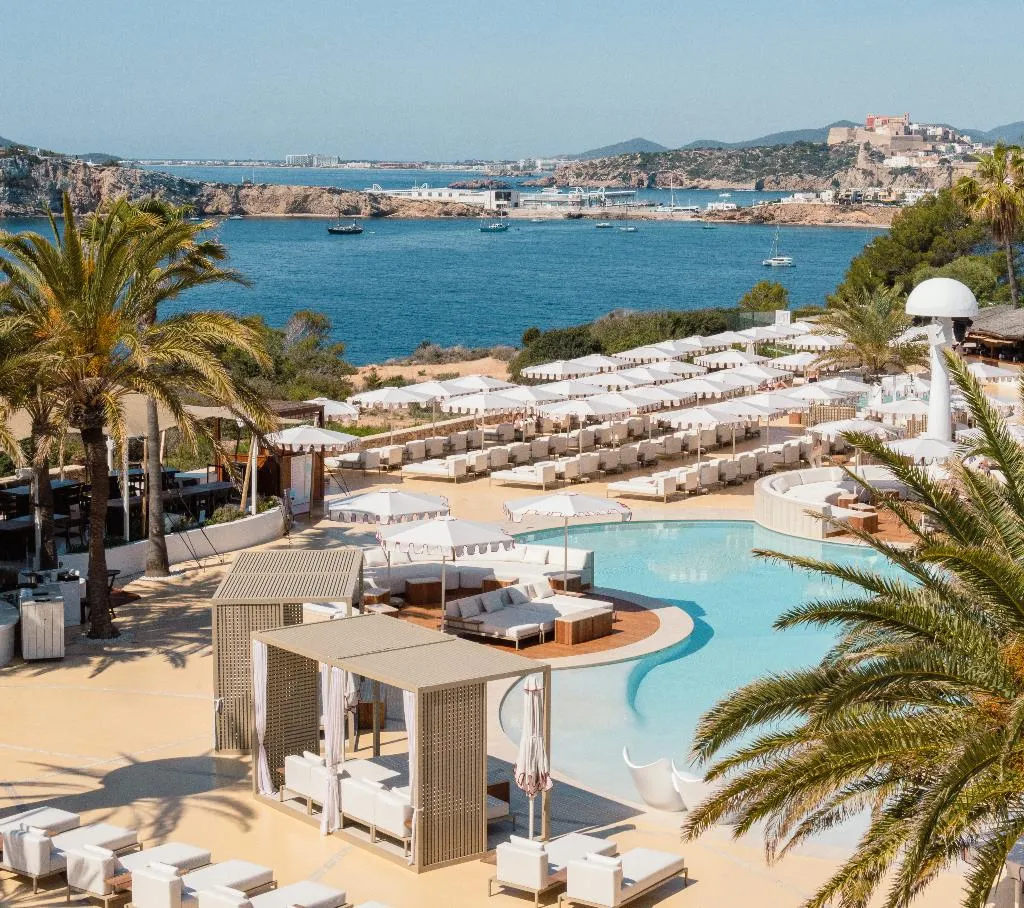 Pool, Destino Five Ibiza 5 Grand Luxe Resort, Ibiza