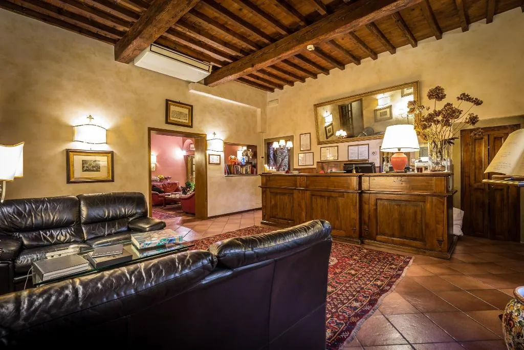 Lobby, Mario's, Florence