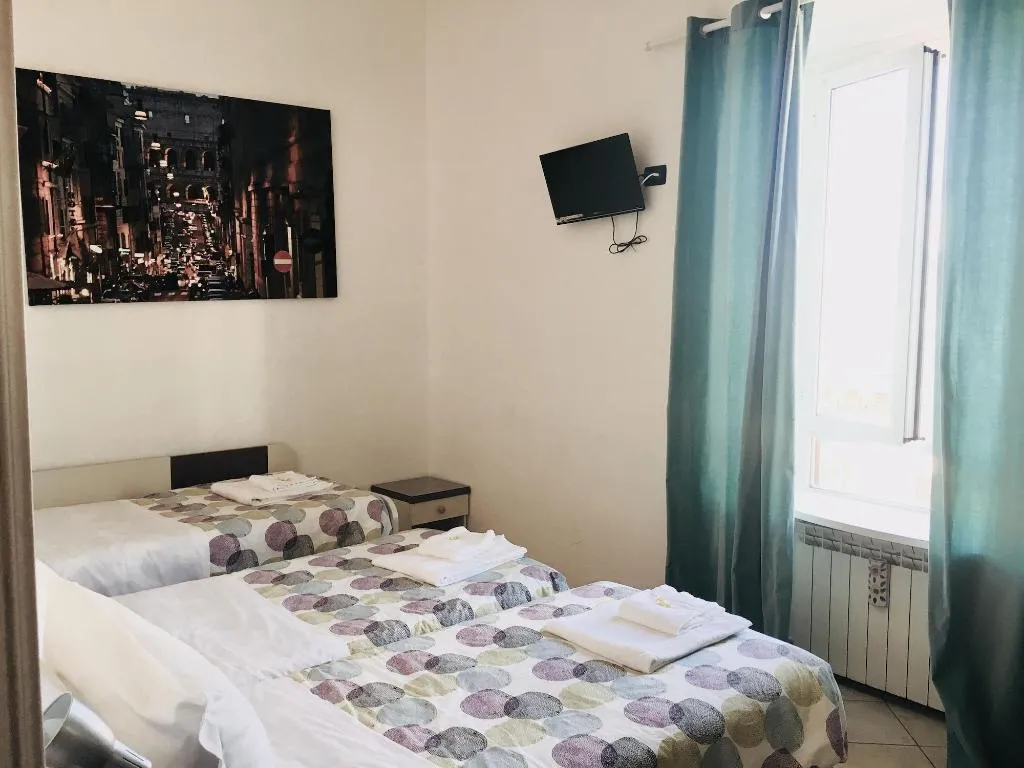 Room, The Beehive, Naples