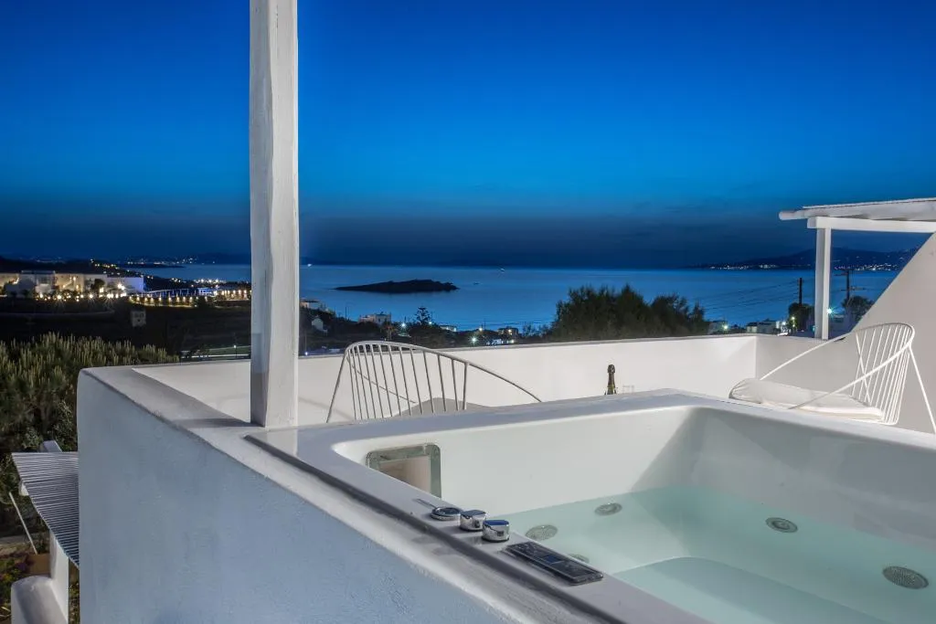 DOUBLE DELUXE WITH JACUZZI Room, Ostraco Suites, Mykonos