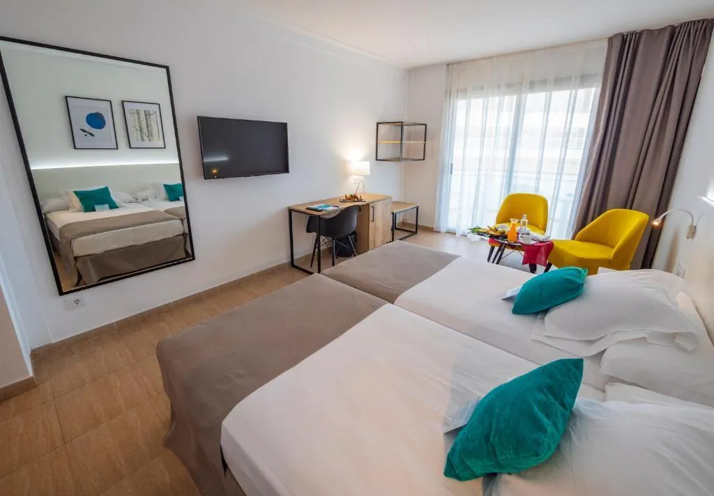TRIPLE SUPERIOR Room, DWO Sirius, Costa Brava