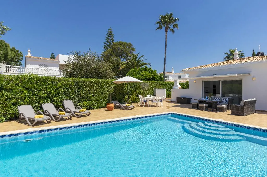 TOWNHOME FOUR BEDROOMS WITH PRIVATE POOL Room, Rocha Brava Village Resort, Algarve