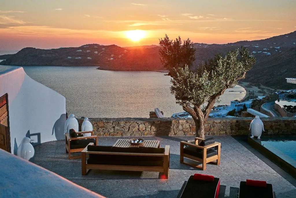 VILLA FOUR BEDROOMS WITH PRIVATE POOL Room, Myconian Avaton Resort, Mykonos