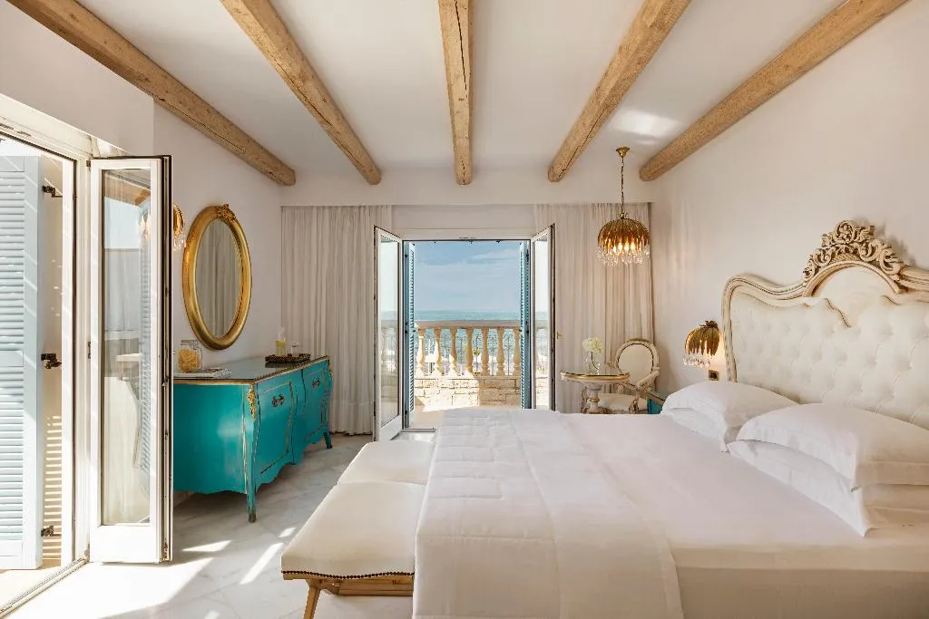 BUNGALOW WITH JACUZZI Room, Mitsis Selection Laguna, Crete