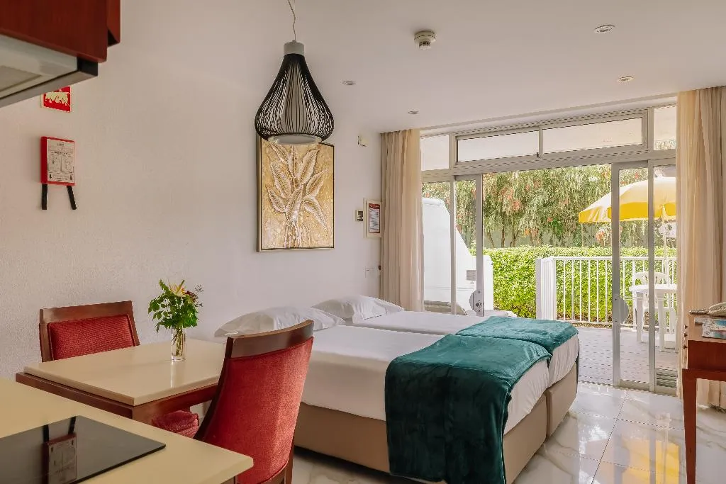 STUDIO WITH TERRACE Room, Muthu Clube Praia da Oura, Algarve