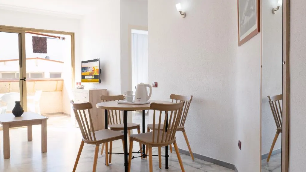 APARTMENT ONE BEDROOM WITH TERRACE Room, Las Piramides Resort, Tenerife