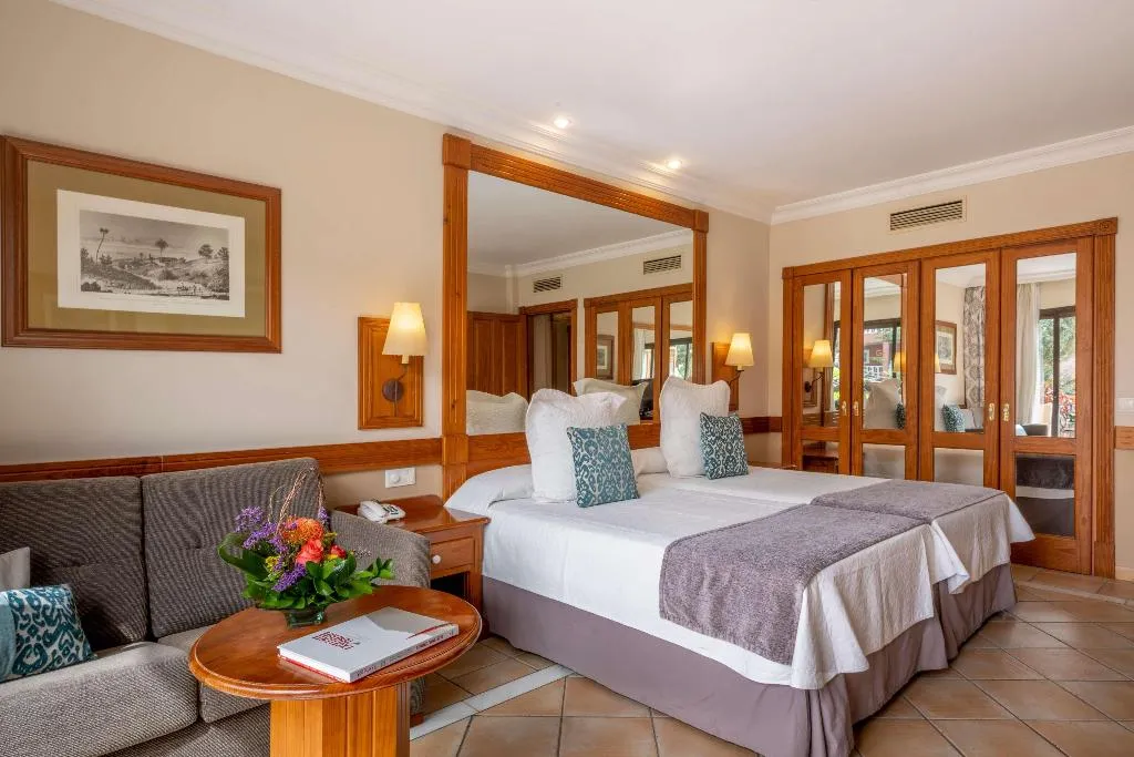 Room, GF Gran Costa Adeje, Tenerife