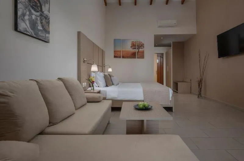JUNIOR SUITE WITH PRIVATE POOL Room, Alia Palace Hotel, Halkidiki