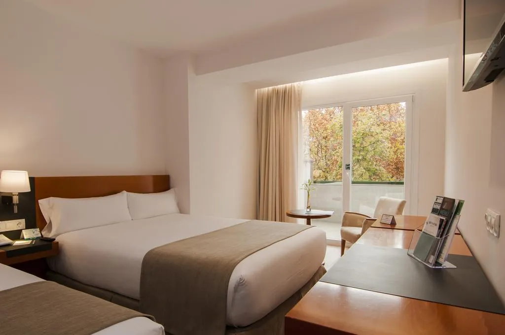 DOUBLE PREMIUM Room, Senator Barajas, Madrid