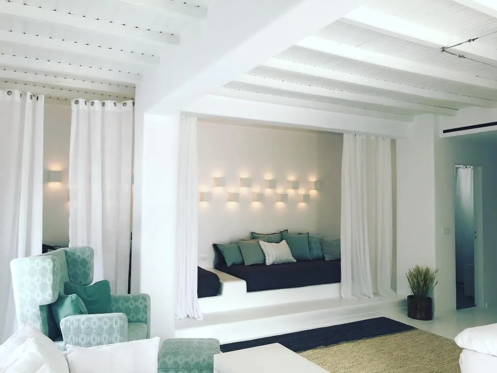 SUITE WITH JACUZZI Room, Ostraco Suites, Mykonos