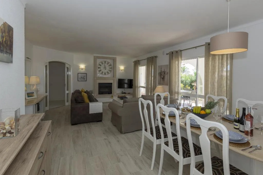 TOWNHOME FOUR BEDROOMS WITH PRIVATE POOL Room, Rocha Brava Village Resort, Algarve
