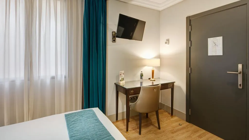 SINGLE BASIC Room, Sercotel Gran Hotel Conde Duque, Madrid