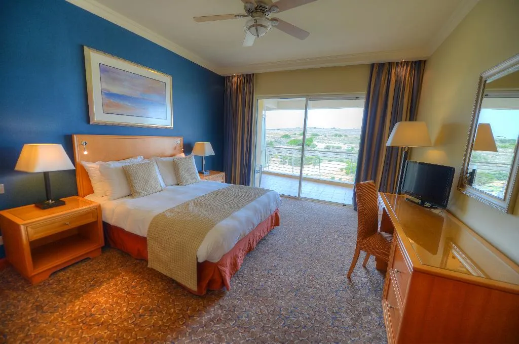 SUITE WITH VIEWS Room, Radisson Blu Resort & Spa Golden Sands, Malta