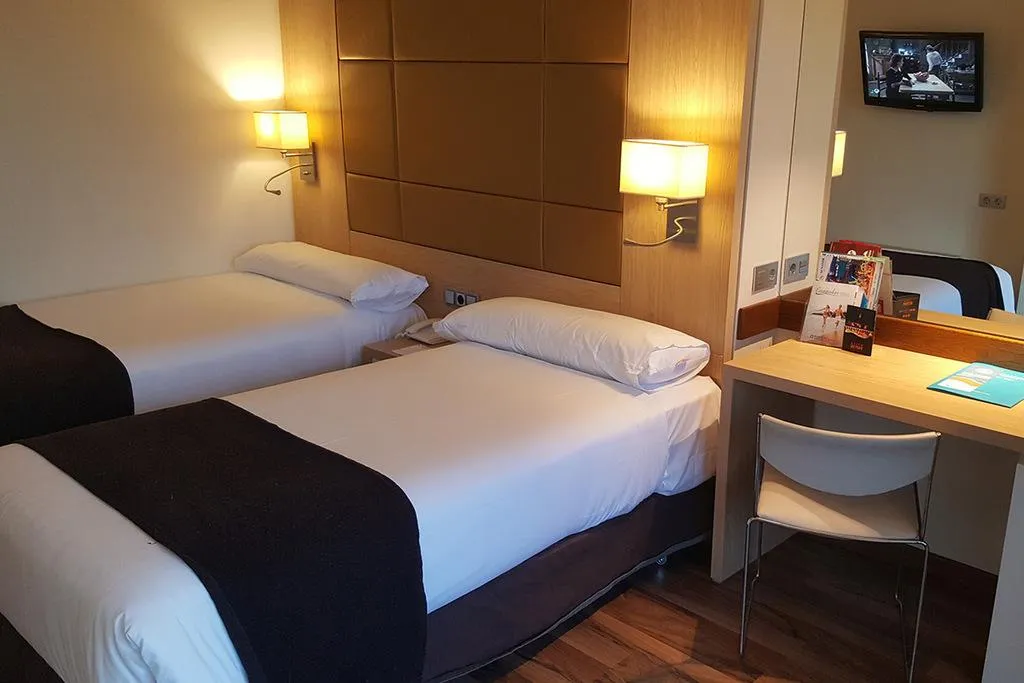DOUBLE CONNECTING ROOM Room, Senator Barajas, Madrid