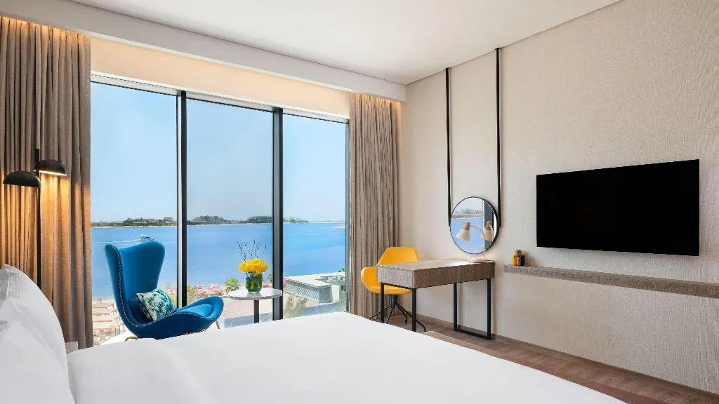DOUBLE DELUXE BEACH FRONT Room, Voco Dubai The Palm, Dubai