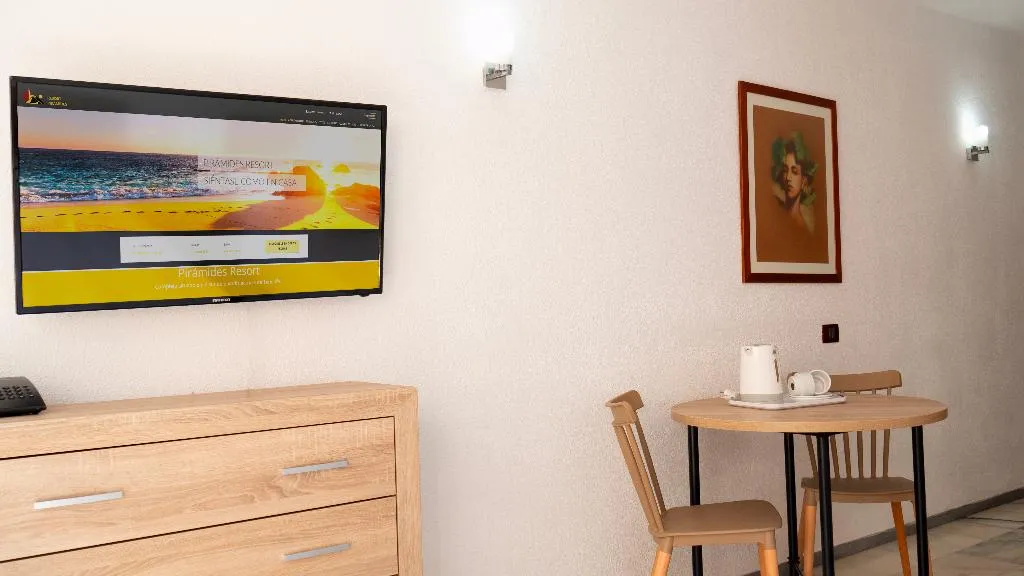 STUDIO CAPACITY 1 Room, Las Piramides Resort, Tenerife