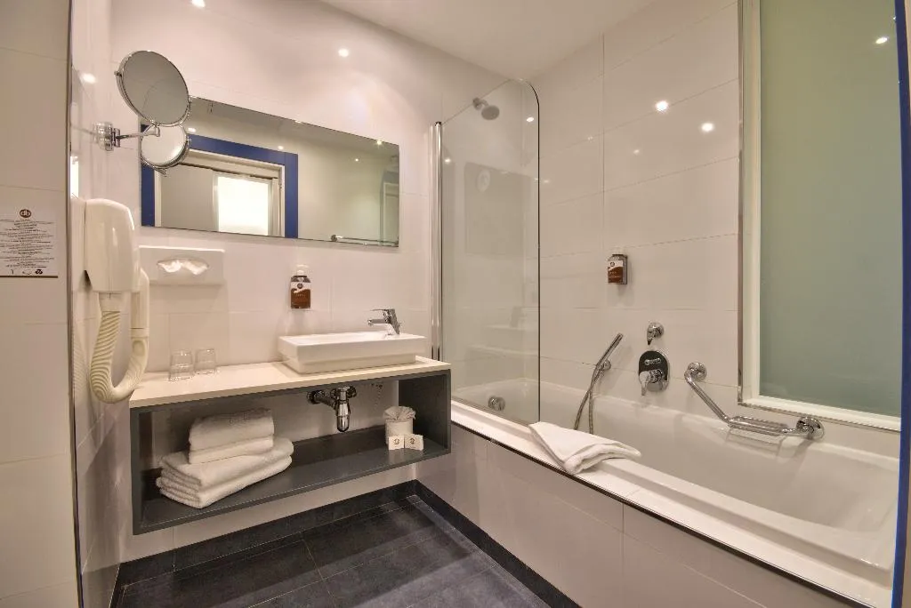 FAMILY ROOM LAND VIEW Room, db Seabank Resort + Spa – All Inclusive, Malta