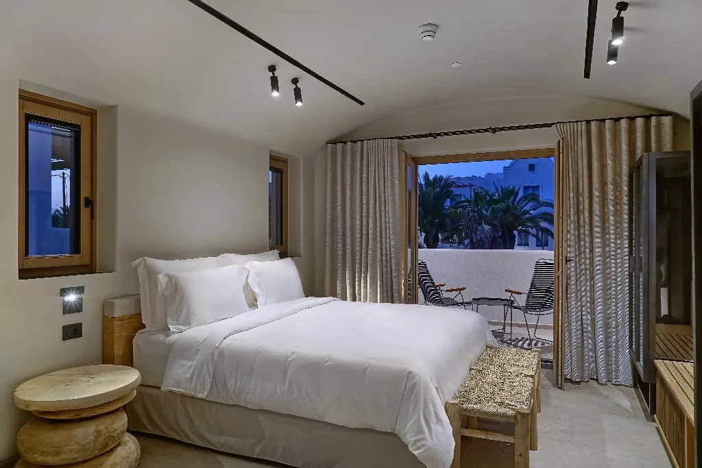 VILLA WITH PRIVATE POOL Room, Radisson Blu Zaffron Resort, Santorini