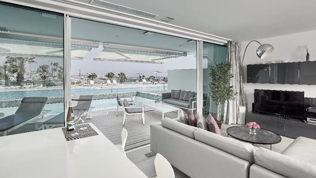 SUITE TWO BEDROOMS WITH PRIVATE POOL Room, Domes Baobab Suites, Tenerife